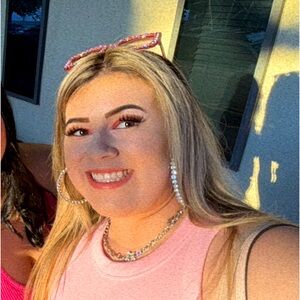 Meet your Posher, Cecilia